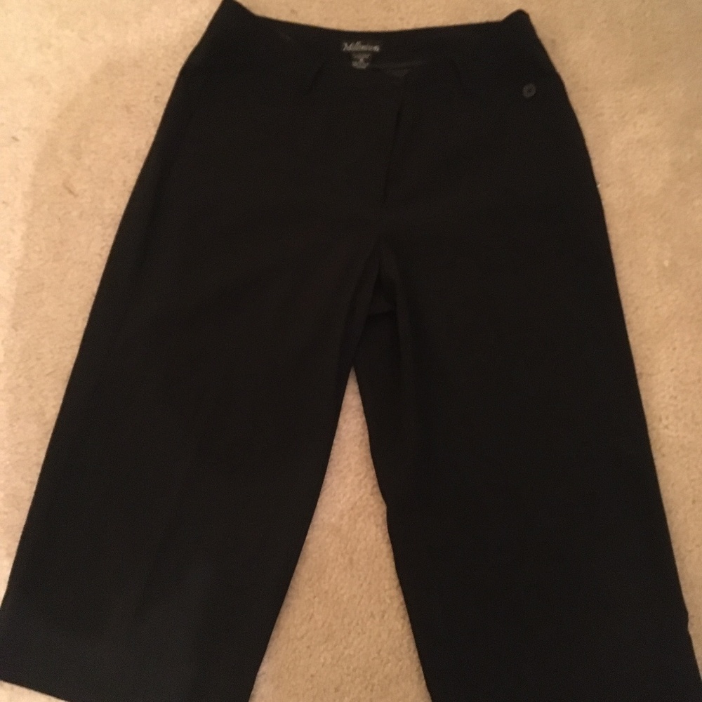 Black wide legs capri